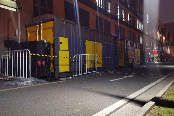 肥东柴油发电机组的输出电压是如何调节的？